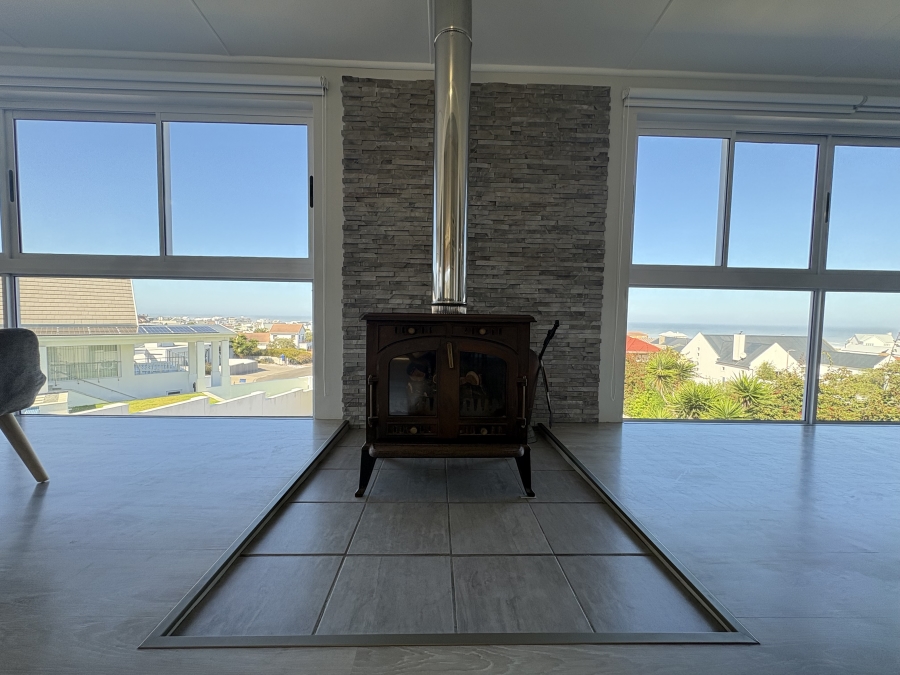 4 Bedroom Property for Sale in Pearl Bay Western Cape